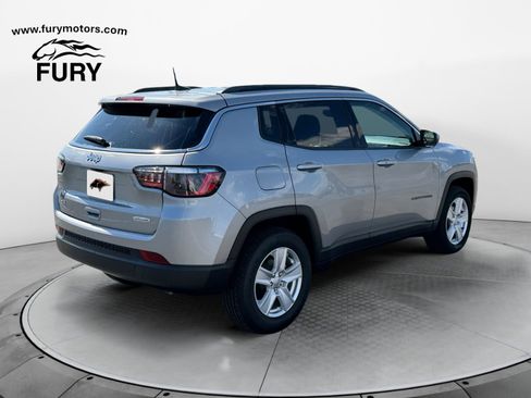 Used 2022 Jeep Compass Latitude AWD/4WD image 3