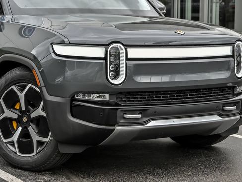 Used 2023 Rivian R1S Adventure AWD/4WD image 2