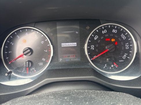 Used 2021 Toyota RAV4 LE FWD image 1