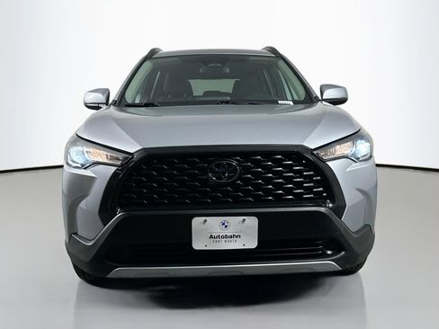 Used 2024 Toyota Corolla Cross LE image 2