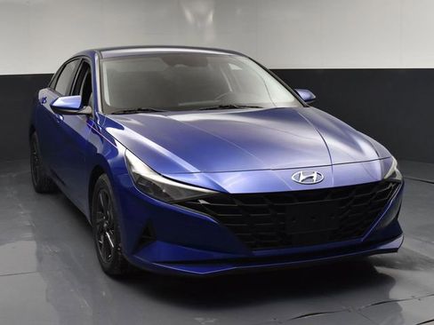 Used 2021 Hyundai Elantra SEL w/ Convenience Package image 2