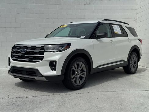 Used 2025 Ford Explorer Active w/ Active Comfort Package AWD/4WD image 9