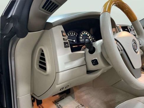 Used 2005 Cadillac XLR RWD image 27
