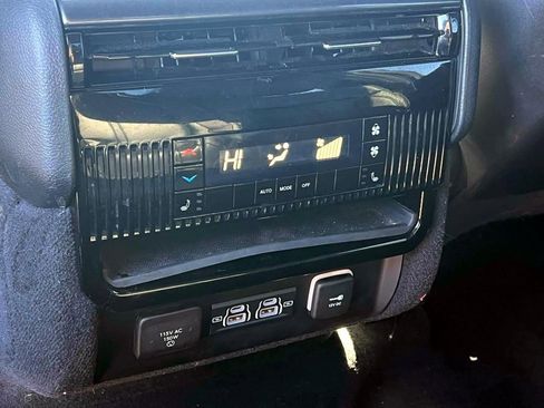 Used 2022 Jeep Wagoneer Series I w/ Convenience Group I AWD/4WD image 17