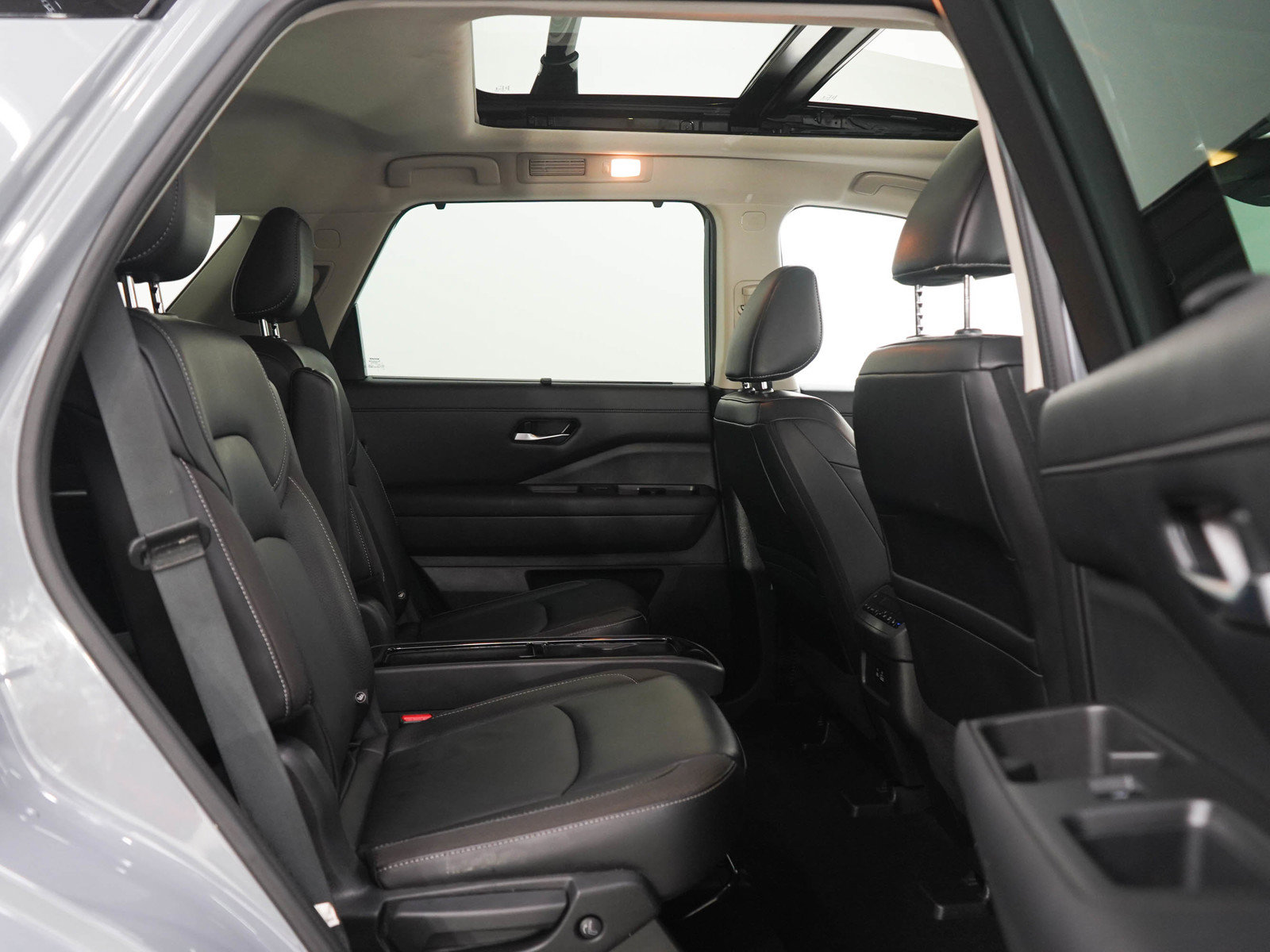 Used 2024 Nissan Pathfinder SL w/ SL Premium Package AWD/4WD image 12