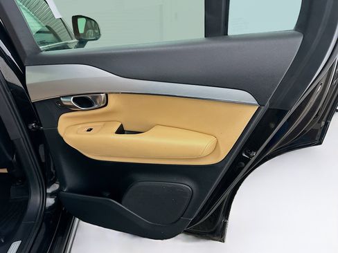 Used 2017 Volvo XC90 T6 Momentum w/ Vision Package image 34