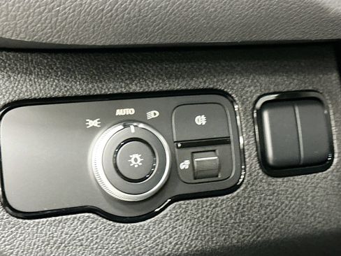 Used 2025 Mercedes-Benz Sprinter 2500 image 11