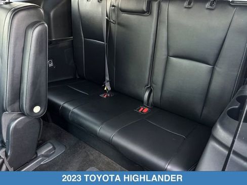 Used 2023 Toyota Highlander Limited AWD/4WD image 17