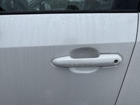 Used 2023 Toyota RAV4 XLE Premium image 12