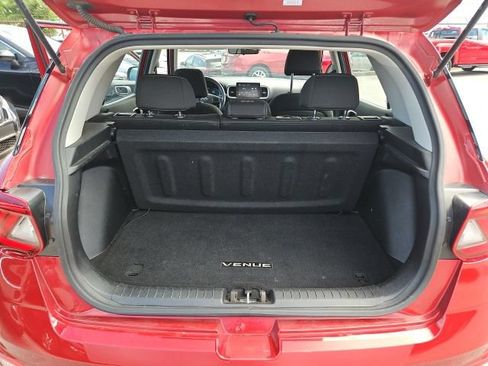 Used 2024 Hyundai Venue SEL FWD image 11