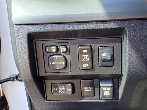 Used 2020 Toyota Tundra Platinum AWD/4WD image 22