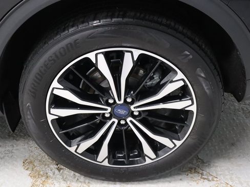 Used 2022 Ford Escape SE w/ SE Sport Appearance Package image 18