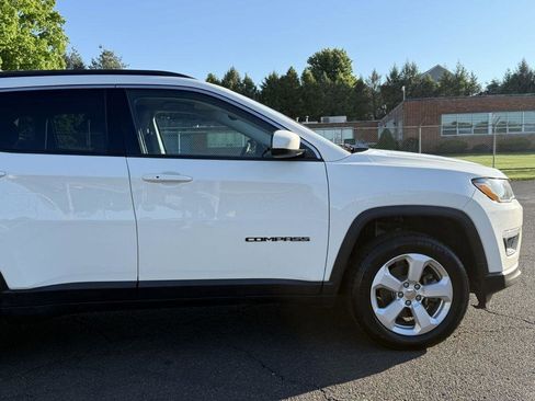 Used 2018 Jeep Compass Latitude w/ Popular Equipment Group AWD/4WD image 8