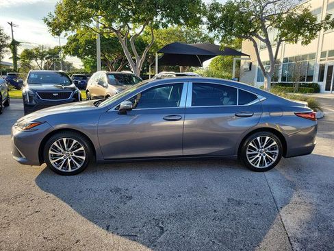 Used 2019 Lexus ES 350 w/ Luxury Package image 2