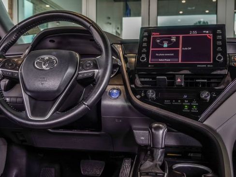 Used 2022 Toyota Camry XLE FWD image 18