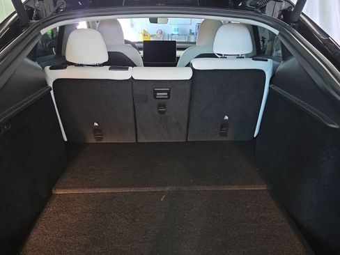 Used 2025 Tesla Model Y Long Range RWD image 9