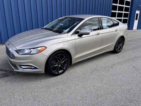 Used 2018 Ford Fusion SE w/ Equipment Group 201A image 5