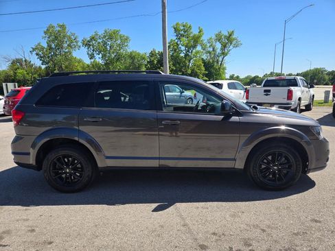 Used 2019 Dodge Journey SE w/ Blacktop Package FWD image 4