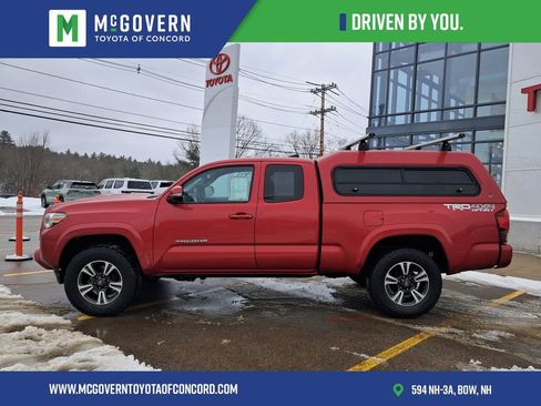 Used 2018 Toyota Tacoma TRD Sport image 2