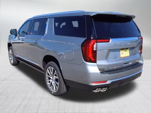 New 2026 GMC Yukon XL Denali w/ Denali Reserve Package AWD/4WD image 5