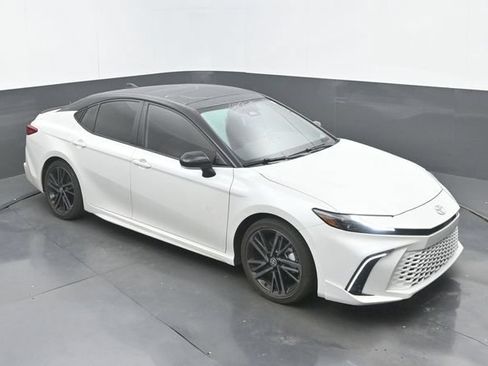 Used 2025 Toyota Camry XSE FWD image 28