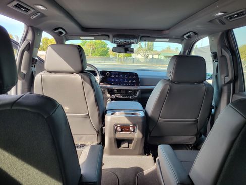 Used 2026 Chevrolet Tahoe Z71 w/ Comfort Package image 13