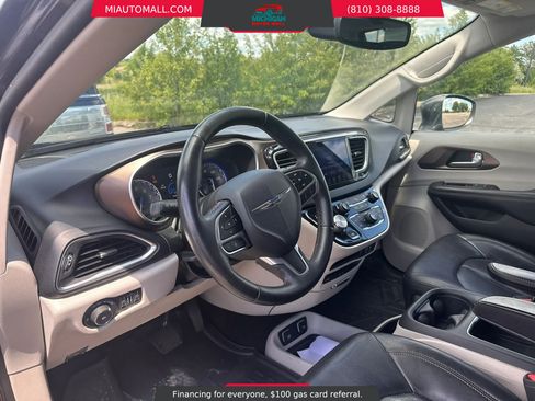 Used 2017 Chrysler Pacifica Touring-L Plus FWD image 8
