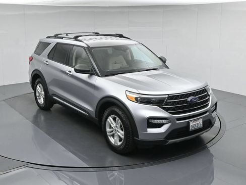 Certified 2021 Ford Explorer XLT w/ Equipment Group 202A AWD/4WD image 44