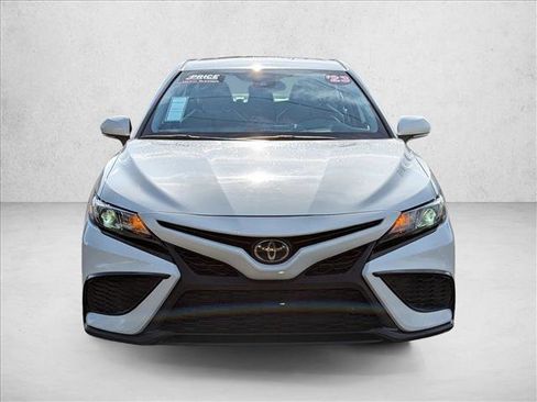 Used 2023 Toyota Camry SE image 2