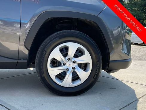 Used 2022 Toyota RAV4 LE image 9