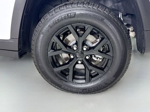 Used 2025 Jeep Grand Cherokee Altitude image 33