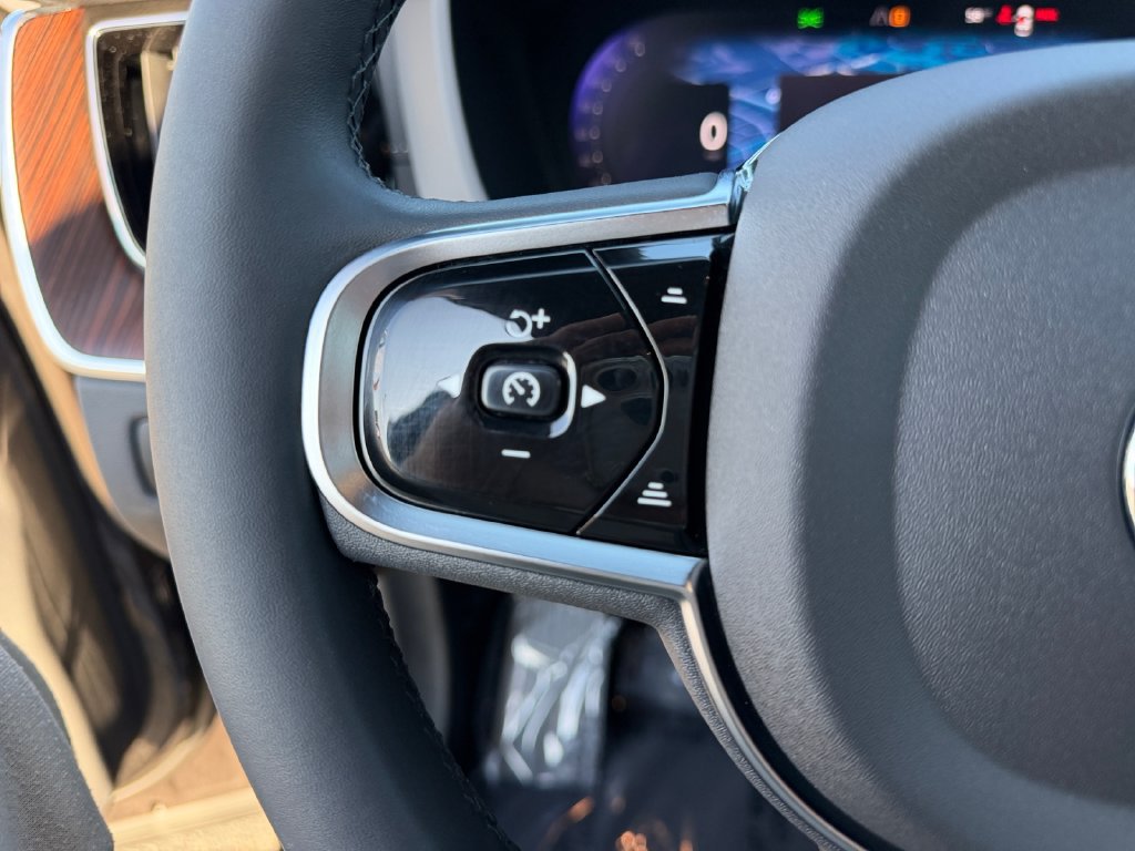 Certified 2024 Volvo XC60 B5 Ultimate w/ Climate Package AWD/4WD image 19