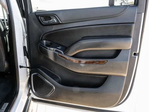 Used 2020 Chevrolet Suburban LT image 58