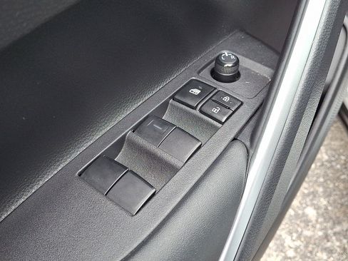 Used 2023 Toyota Corolla Cross LE image 23