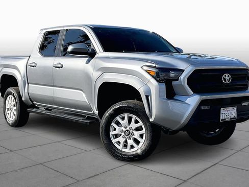 Used 2025 Toyota Tacoma SR5 image 2