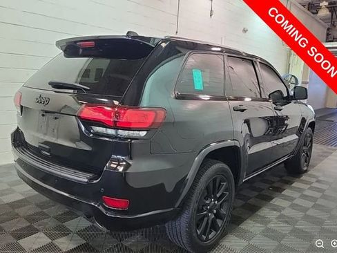 Used 2019 Jeep Grand Cherokee Altitude image 3