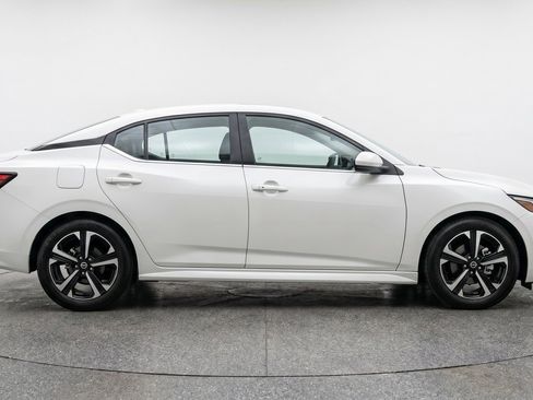 Used 2025 Nissan Sentra SV FWD image 11