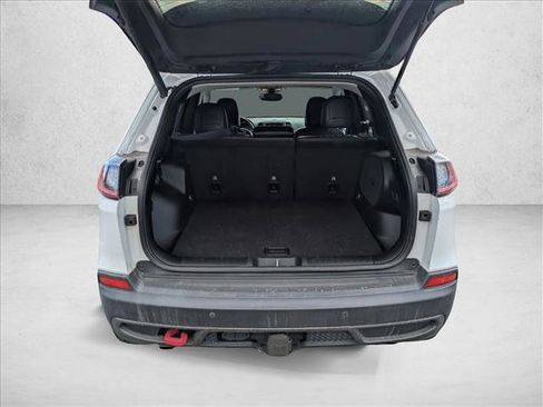 Used 2019 Jeep Cherokee Trailhawk image 6