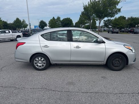 Used 2019 Nissan Versa SV FWD image 4