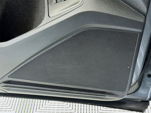 Used 2023 Volkswagen Tiguan SE image 18