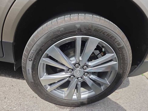 Used 2023 Cadillac XT5 Premium Luxury w/ Technology Package AWD/4WD image 8