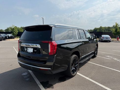 Used 2023 GMC Yukon XL SLT w/ SLT Luxury Package AWD/4WD image 8