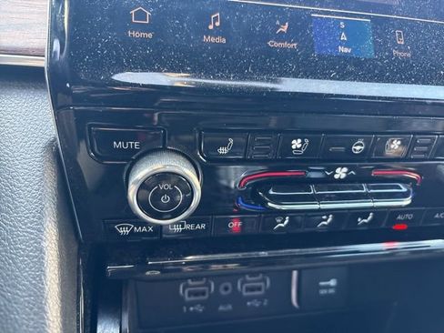 Used 2023 Jeep Grand Cherokee L Summit image 39