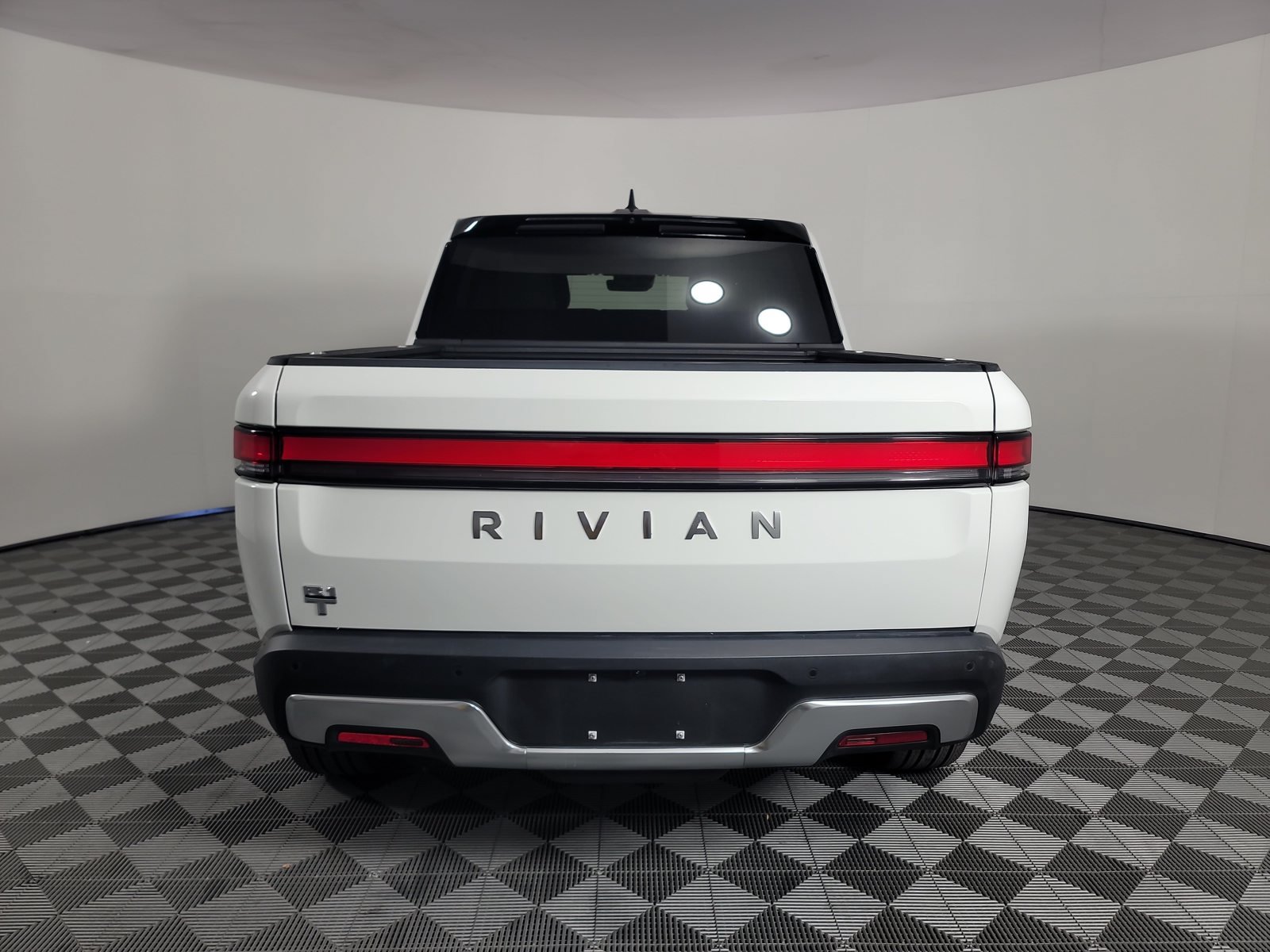 Used 2023 Rivian R1T Adventure Dual AWD/4WD image 4