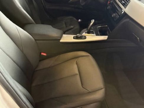 Used 2018 BMW 320i xDrive Sedan image 12