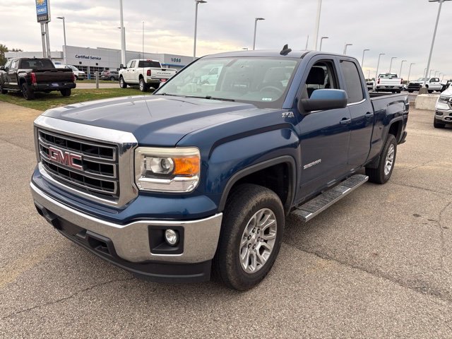 Used 2015 GMC Sierra 1500 SLE w/ SLE Value Package AWD/4WD image 3