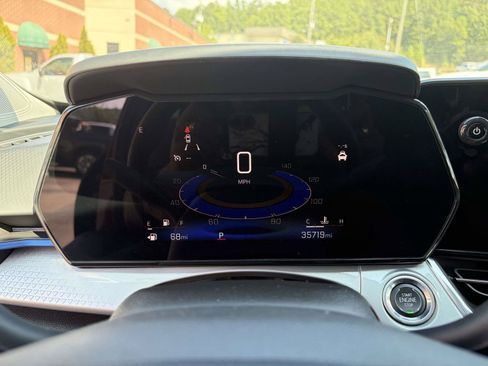 Used 2025 Chevrolet Trax LT w/ LT Convenience Package FWD image 10