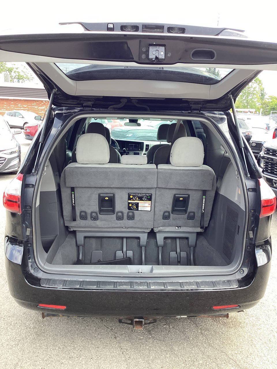 Used 2020 Toyota Sienna L FWD image 37