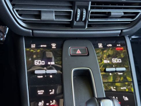 Certified 2025 Porsche Macan AWD/4WD image 24