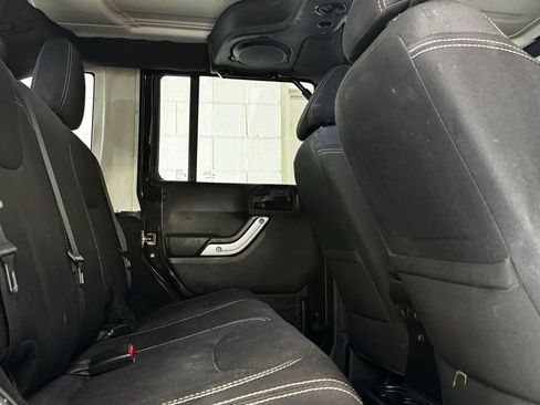 Used 2014 Jeep Wrangler Unlimited Rubicon w/ Max Tow Package AWD/4WD image 8